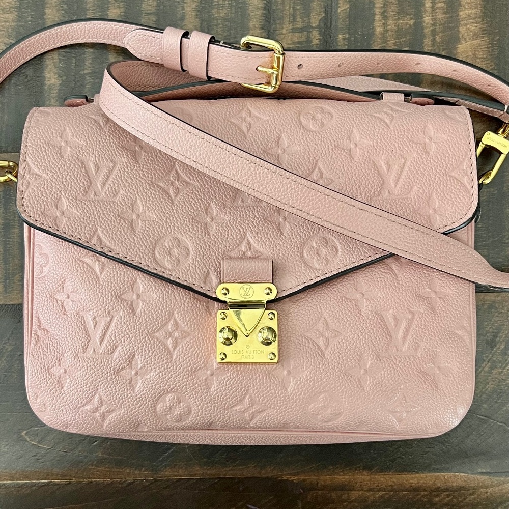 Authentic Louis Vuitton Pochette Metis